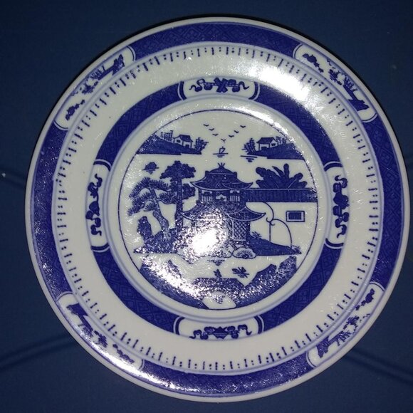 Pagoda blue and white vintage Chinese plate set